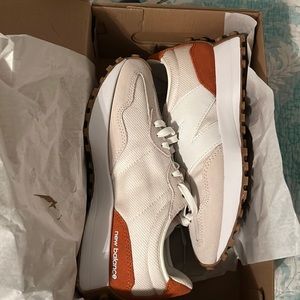Women’s new balance 327